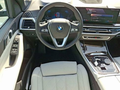 Used 2024 BMW X5 xDrive40i w/ Parking Assistance Package AWD/4WD image 11
