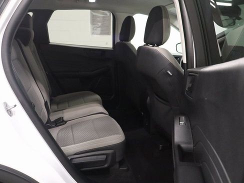 Used 2022 Ford Escape SE image 18