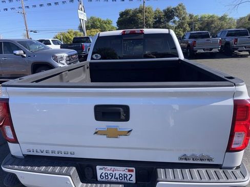 Used 2018 Chevrolet Silverado 1500 High Country image 3