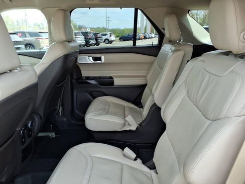 Used 2020 Ford Explorer Platinum w/ Premium Technology Package AWD/4WD image 6