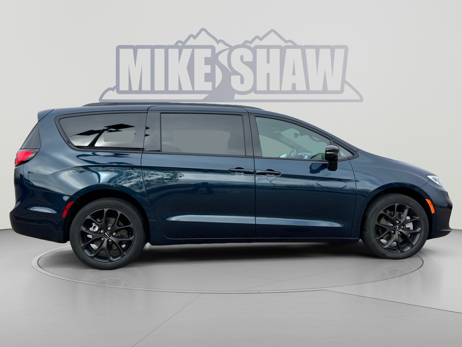 Used 2024 Chrysler Pacifica Touring-L w/ S Appearance Package AWD/4WD image 6