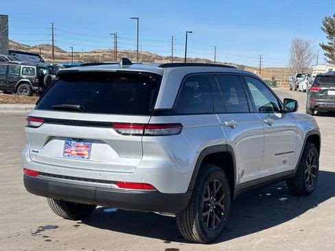 New 2026 Jeep Grand Cherokee Laredo image 5