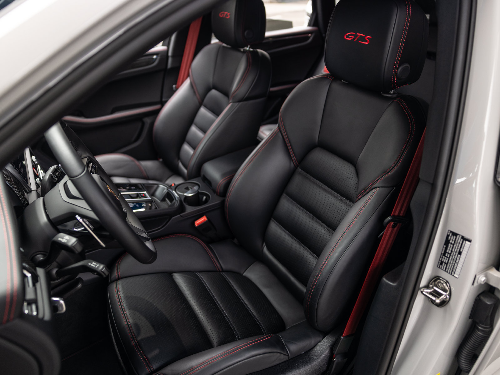 Certified 2026 Porsche Macan GTS AWD/4WD image 5