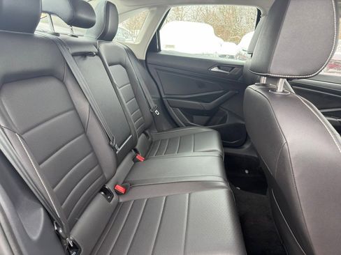 Used 2024 Volkswagen Jetta SE image 33