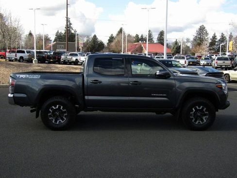 Used 2023 Toyota Tacoma TRD Off-Road image 6