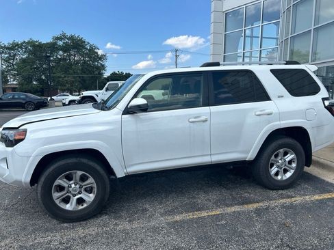 Used 2023 Toyota 4Runner SR5 AWD/4WD image 5