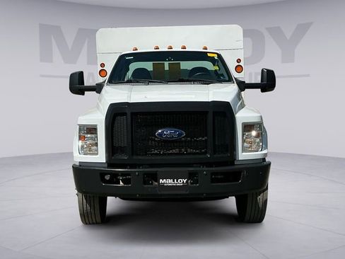 Used 2016 Ford F750 2WD Regular Cab Super Duty image 8