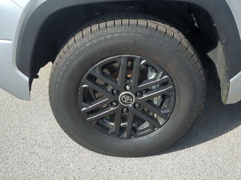 Used 2022 Toyota Tundra SR5 w/ SR5 Convenience Package image 12