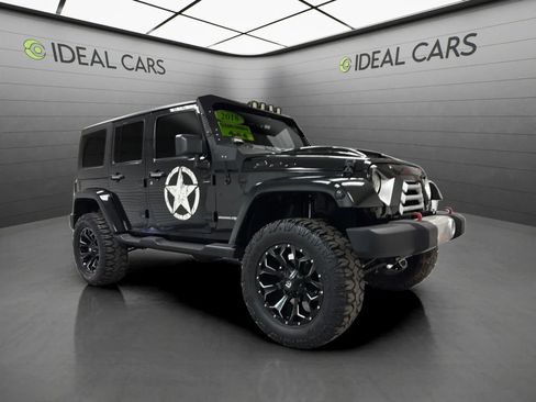 Used 2018 Jeep Wrangler Unlimited Sahara w/ Connectivity Group AWD/4WD image 3