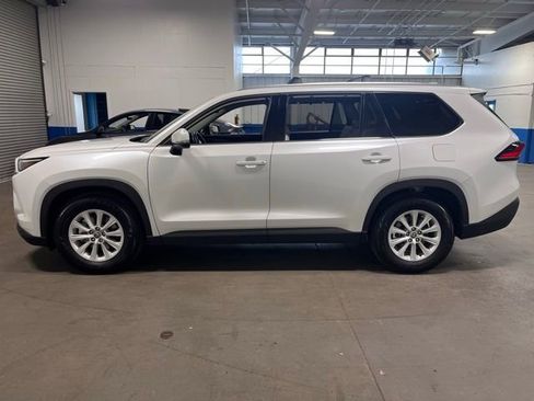 Used 2024 Toyota Grand Highlander XLE image 6