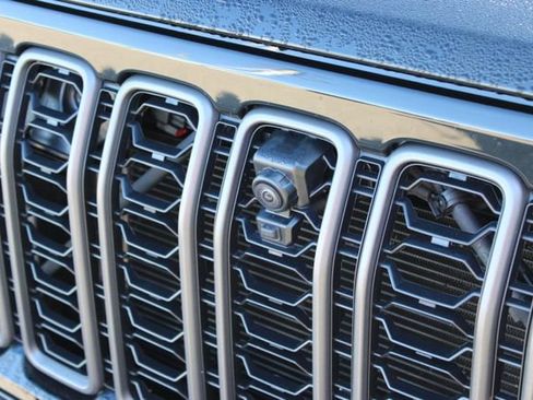 Used 2025 Jeep Wrangler Unlimited Rubicon AWD/4WD image 7