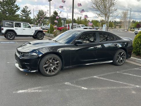 Used 2017 Dodge Charger R/T image 6