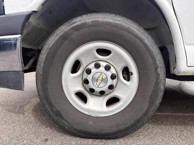 Used 2025 Chevrolet Express 2500 w/ Driver Convenience Package RWD image 17