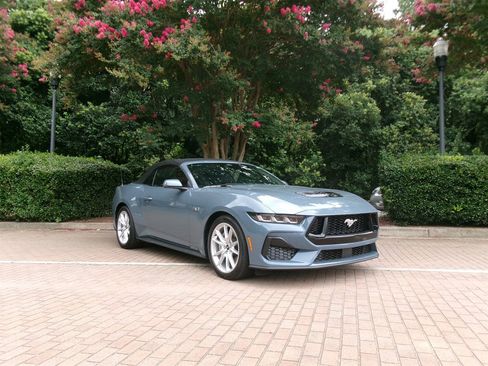 Used 2025 Ford Mustang GT Premium RWD image 5
