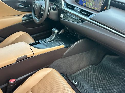 Used 2021 Lexus ES 300h 300h image 12