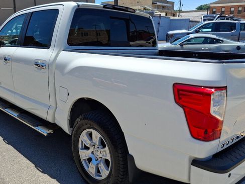 Used 2018 Nissan Titan SV w/ SV Convenience Package AWD/4WD image 4