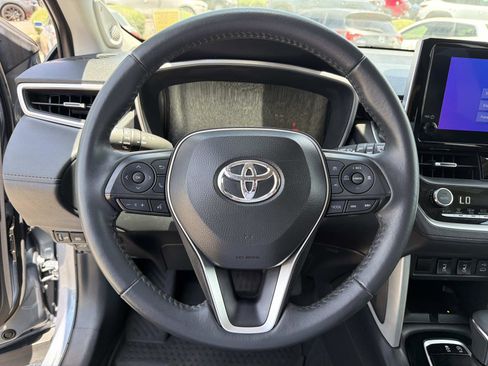 Used 2024 Toyota Corolla Cross XLE w/ Convenience Package FWD image 8