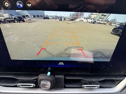 Used 2025 Chevrolet Equinox LT image 3