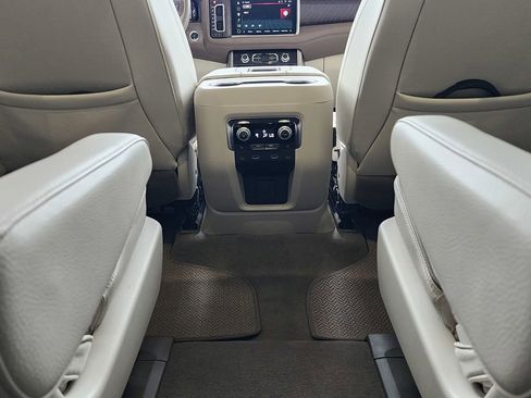 Used 2024 GMC Yukon Denali w/ Denali Reserve Package AWD/4WD image 16