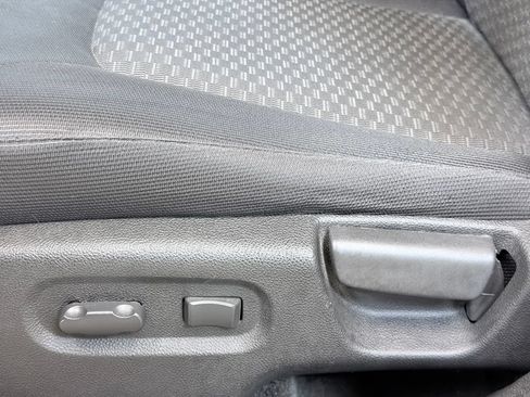 Used 2010 Chevrolet HHR LT FWD image 12