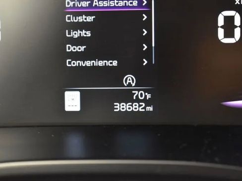 Used 2025 Kia Soul LX w/ LX Technology Package FWD image 28