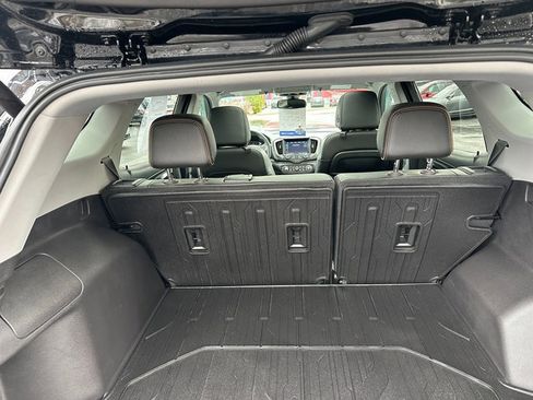 Used 2024 GMC Terrain AT4 w/ Tech Package image 8