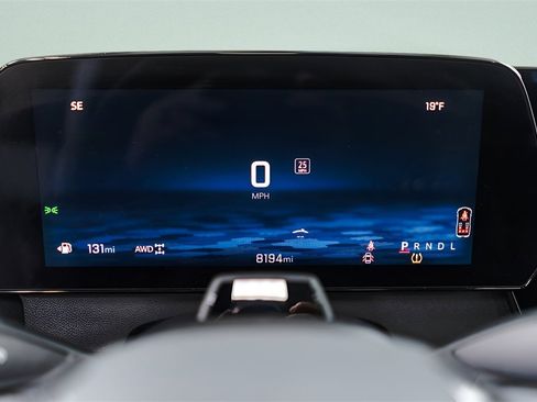 Used 2025 Chevrolet Traverse RS image 13