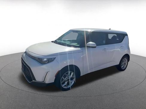 Used 2025 Kia Soul LX w/ LX Technology Package FWD image 7