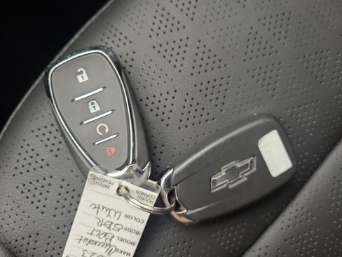 Used 2023 Chevrolet Bolt EUV LT w/ Convenience Package FWD image 33