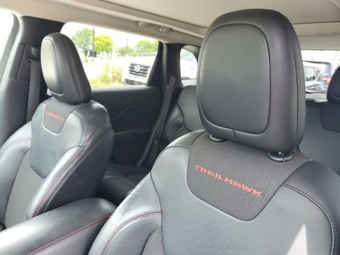 Used 2015 Jeep Cherokee Trailhawk w/ Comfort/Convenience Group AWD/4WD image 19