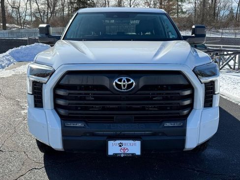 Used 2022 Toyota Tundra SR5 w/ SR5 Convenience Package image 10