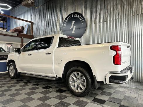 Used 2022 Chevrolet Silverado 1500 High Country w/ Technology Package image 4