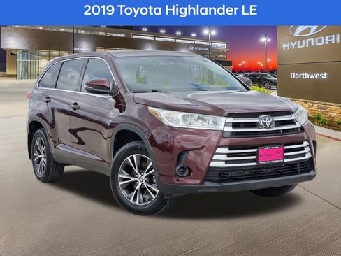 Used 2019 Toyota Highlander LE image 1