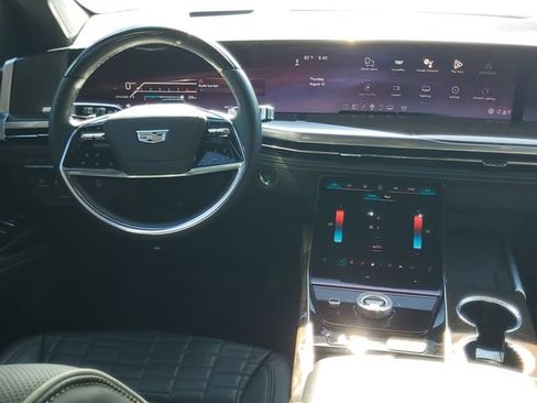 Used 2025 Cadillac Escalade Sport Platinum AWD/4WD image 18
