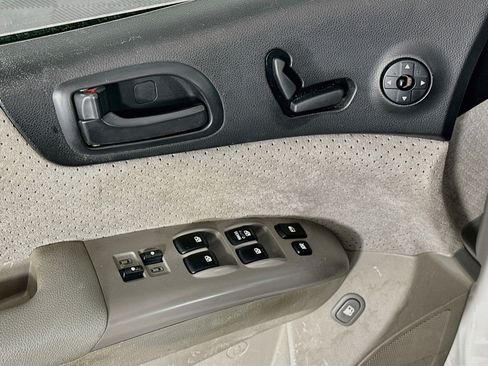 Used 2008 Hyundai Entourage GLS FWD image 15