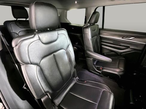 Used 2023 Jeep Grand Cherokee L Limited RWD image 19