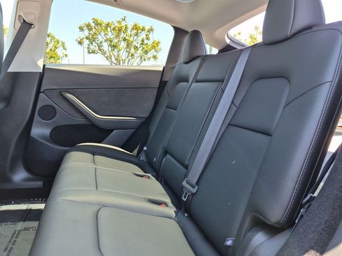 Used 2025 Tesla Model Y Long Range RWD image 23