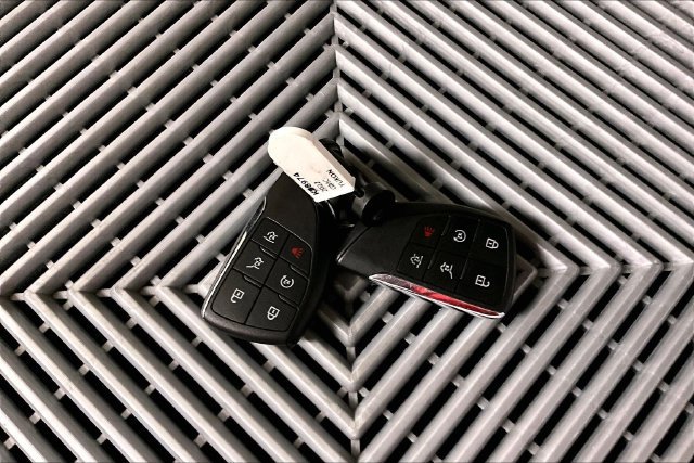 Used 2022 GMC Yukon Denali AWD/4WD image 11