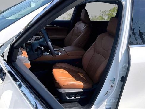 Used 2025 INFINITI QX60 Sensory w/ Cargo Package AWD/4WD image 23