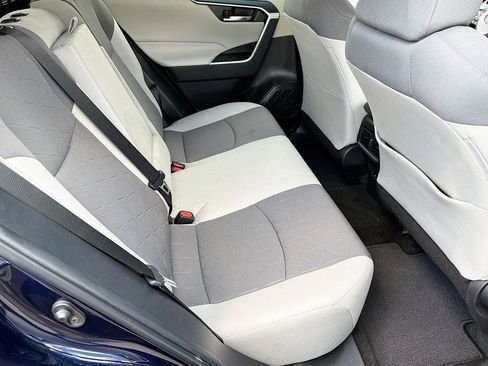 Used 2022 Toyota RAV4 XLE w/ Carpet Mat Package (TMS) FWD image 17