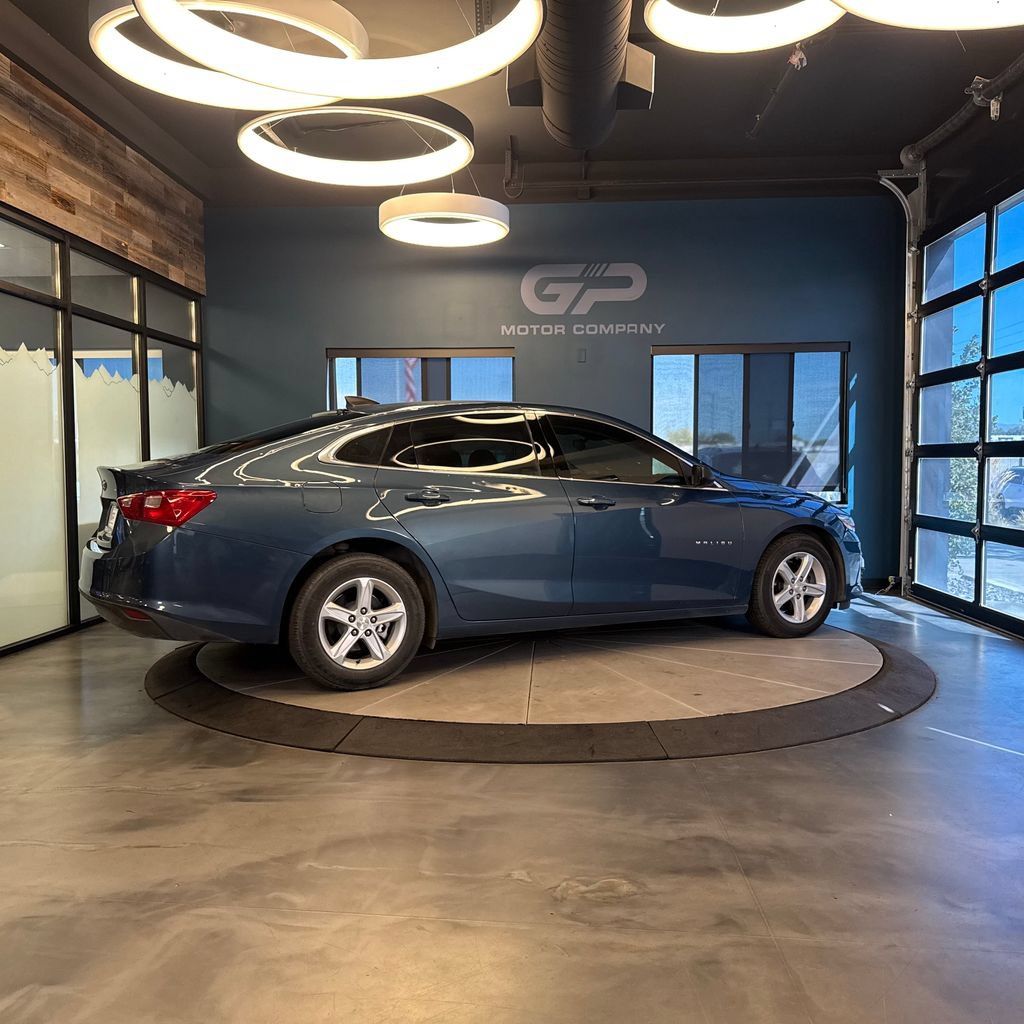 Used 2025 Chevrolet Malibu LS FWD image 3
