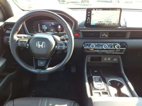 Used 2025 Honda Pilot Black Edition image 13