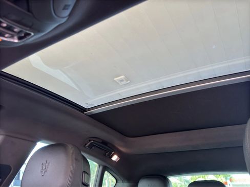 Used 2020 Maserati Levante S image 36