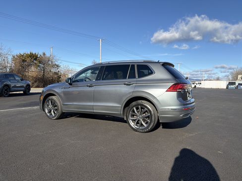 Certified 2023 Volkswagen Tiguan SE w/ Panoramic Sunroof Package image 8