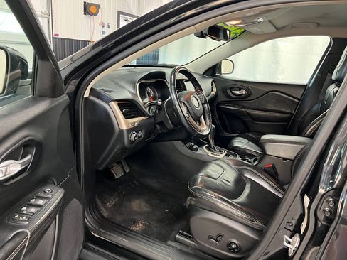 Used 2016 Jeep Cherokee Limited AWD/4WD image 7