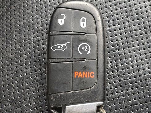Used 2018 Jeep Grand Cherokee Overland AWD/4WD image 32