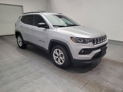 Used 2025 Jeep Compass Latitude AWD/4WD image 13