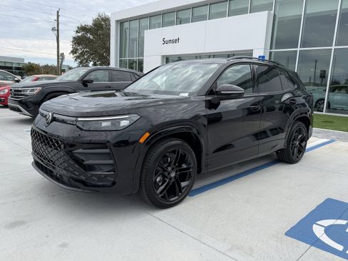 New 2026 Volkswagen Tiguan SE R-Line FWD image 7