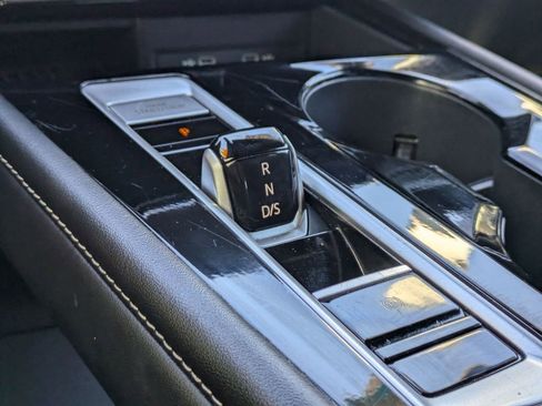 Used 2025 Volkswagen Atlas Cross Sport SE image 23