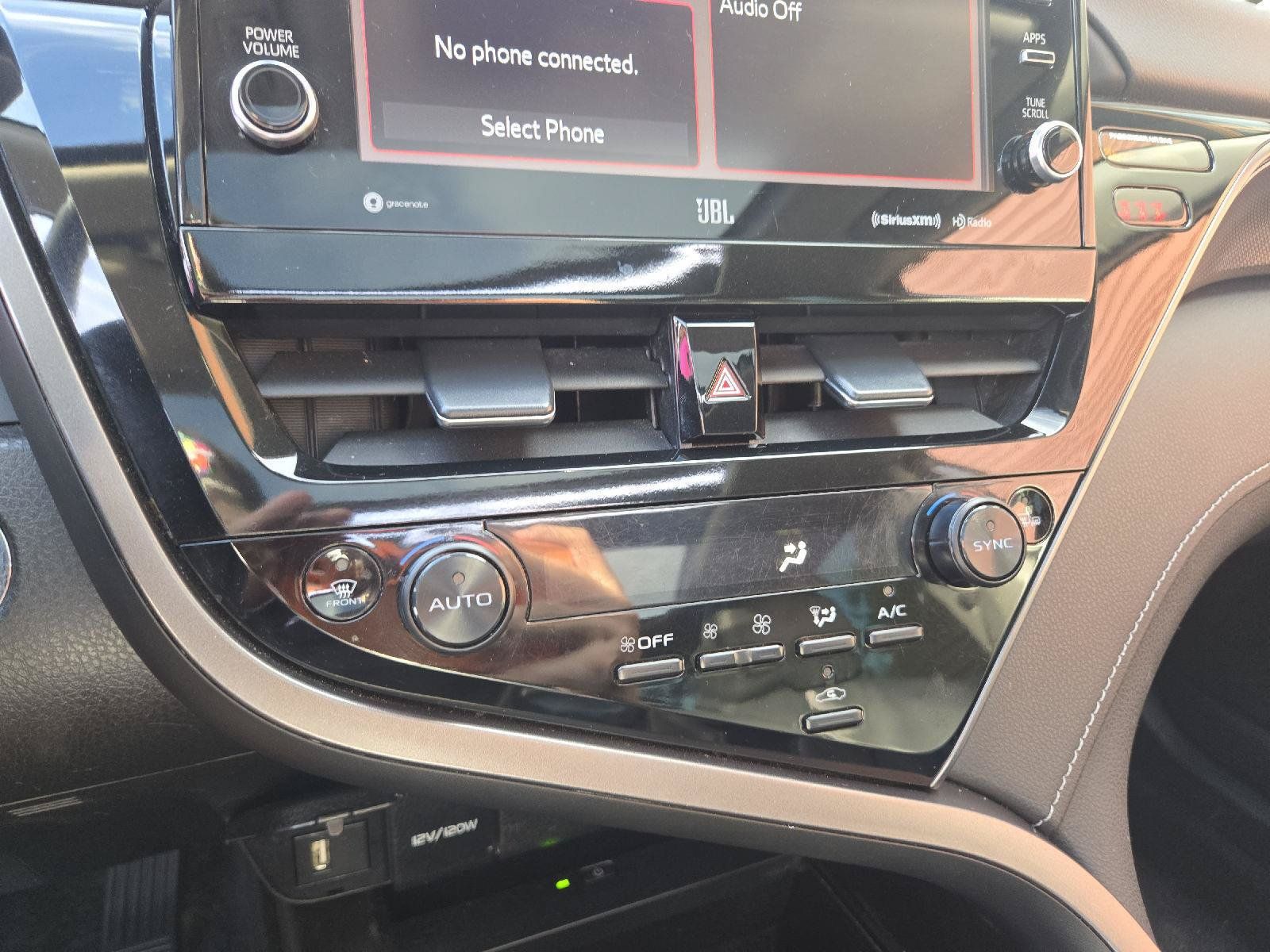 Used 2022 Toyota Camry XSE FWD image 18